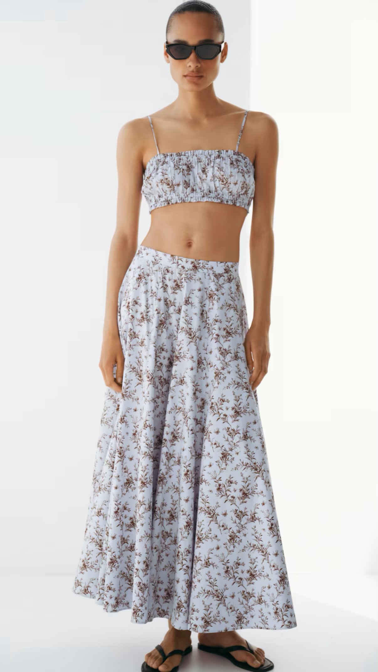 H&M — Light blue floral skirt